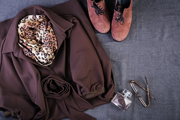 Comment assortir une robe terracotta pour une occasion spéciale ?