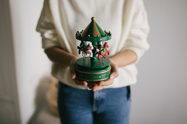 Quels sont les avantages d'une boîte à musique bébé pour le sommeil des nouveaux-nés ?